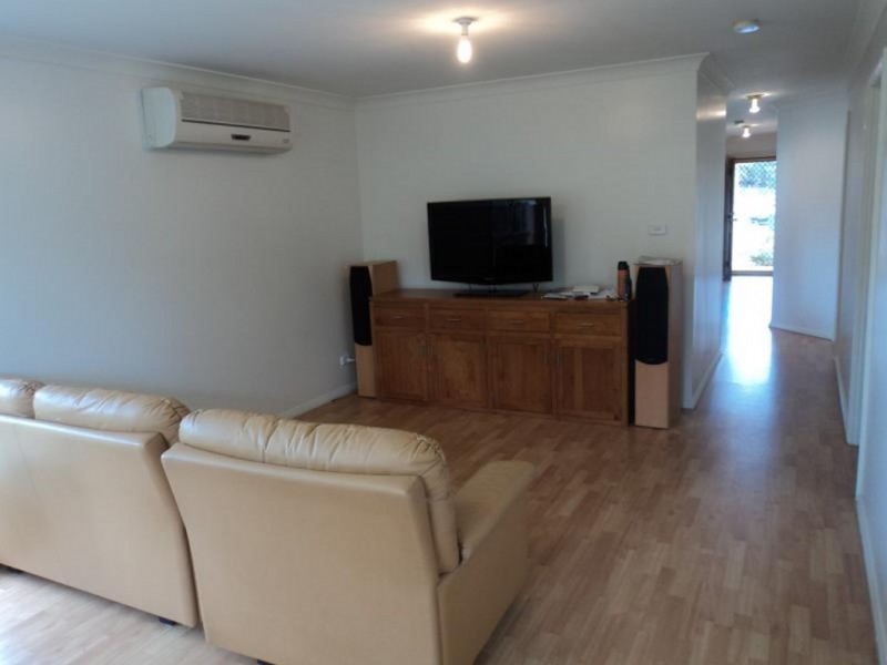 15 Webb Place, Minto NSW 2566
