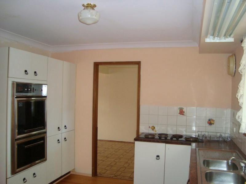 27 Woodland Rd, St Helens Park NSW 2560
