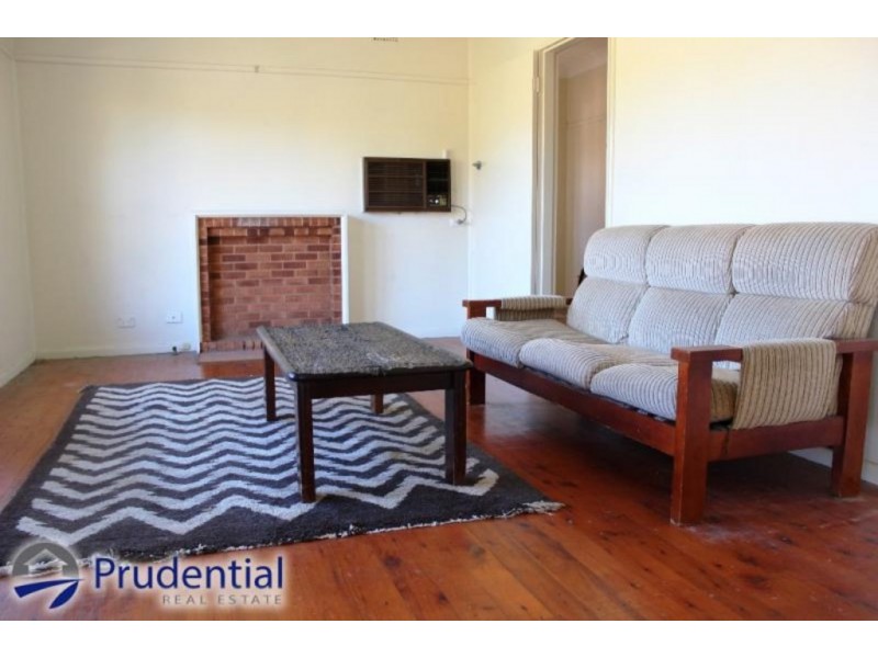 18 Donaldson St, Campbelltown NSW 2560
