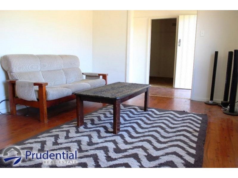 18 Donaldson St, Campbelltown NSW 2560