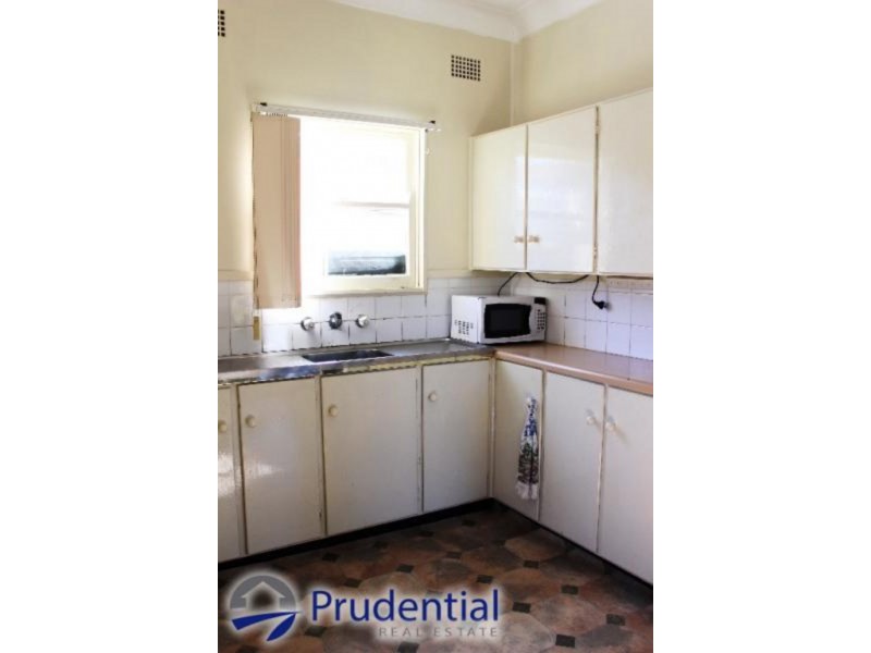 18 Donaldson St, Campbelltown NSW 2560