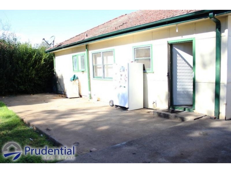 18 Donaldson St, Campbelltown NSW 2560