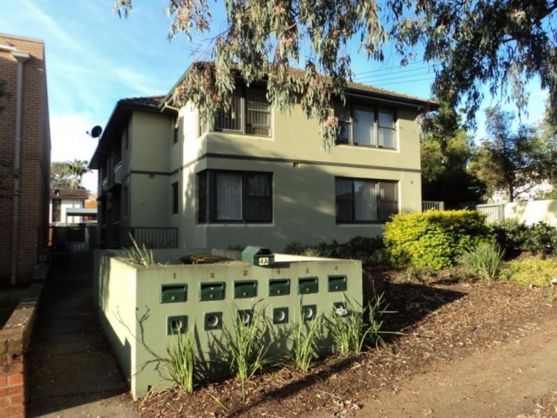 1/4 Sturt Street, Campbelltown NSW 2560