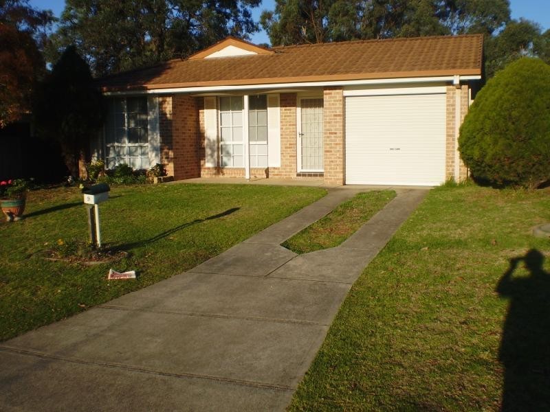 9 Davy Place, St Helens Park NSW 2560