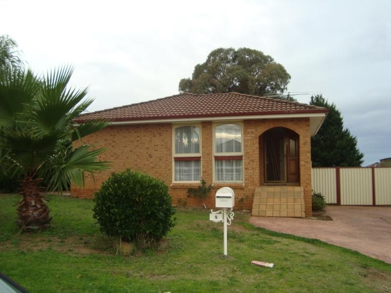 8 Emilia Close, Rosemeadow NSW 2560