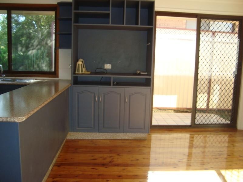 8 Emilia Close, Rosemeadow NSW 2560