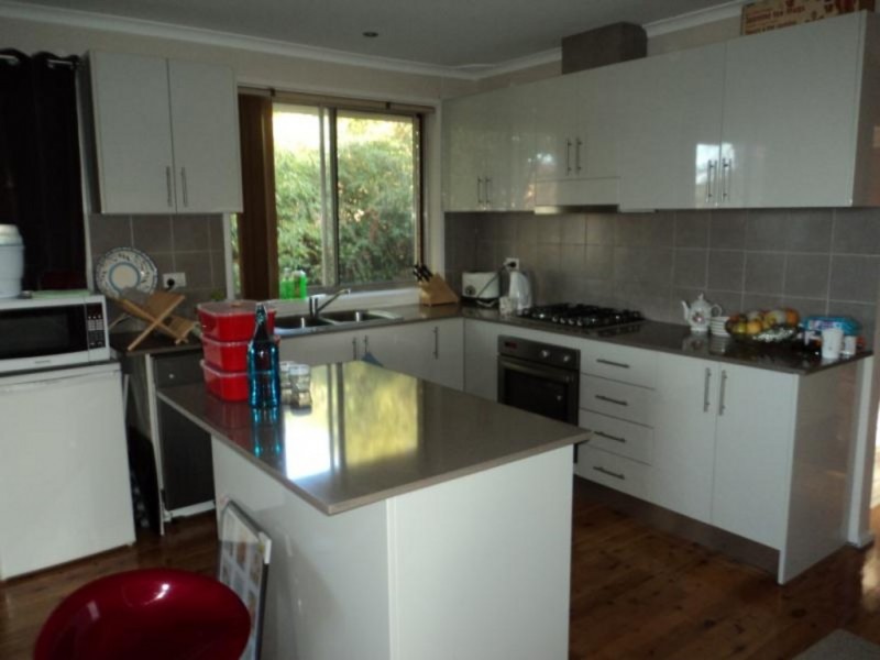 3 Bronte Place, Woodbine NSW 2560