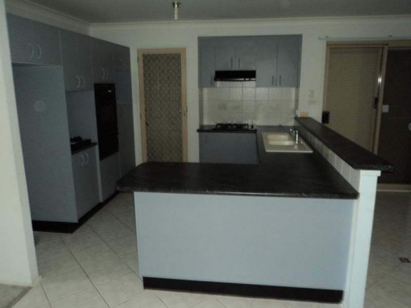 43 Lysander Street, Rosemeadow NSW 2560