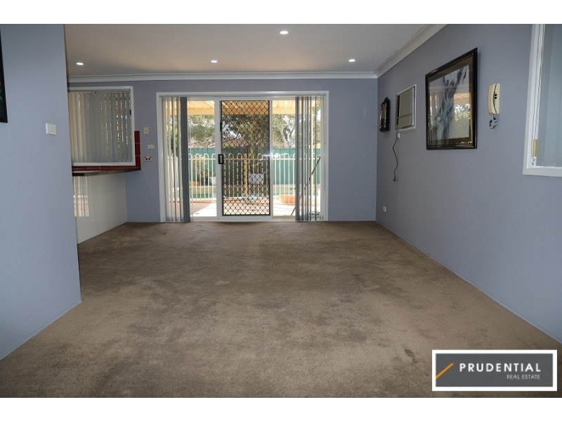 65 Othello Ave, Rosemeadow NSW 2560