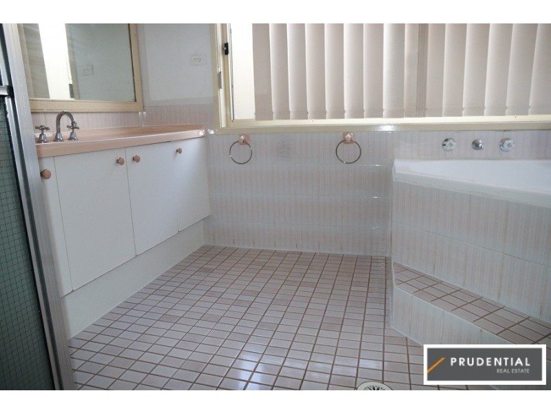 65 Othello Ave, Rosemeadow NSW 2560