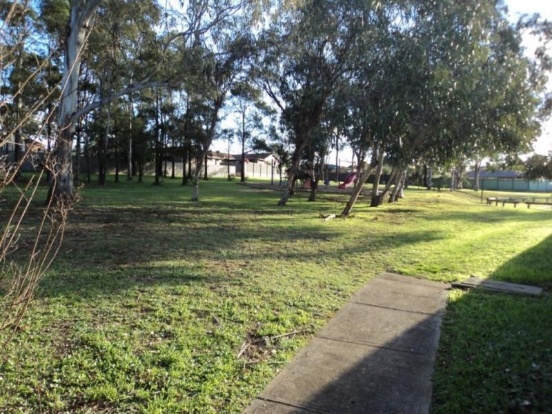 16 Trebbiano place, Eschol Park NSW 2558