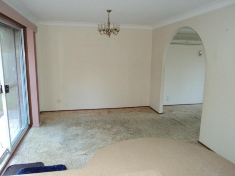 16 Trebbiano place, Eschol Park NSW 2558