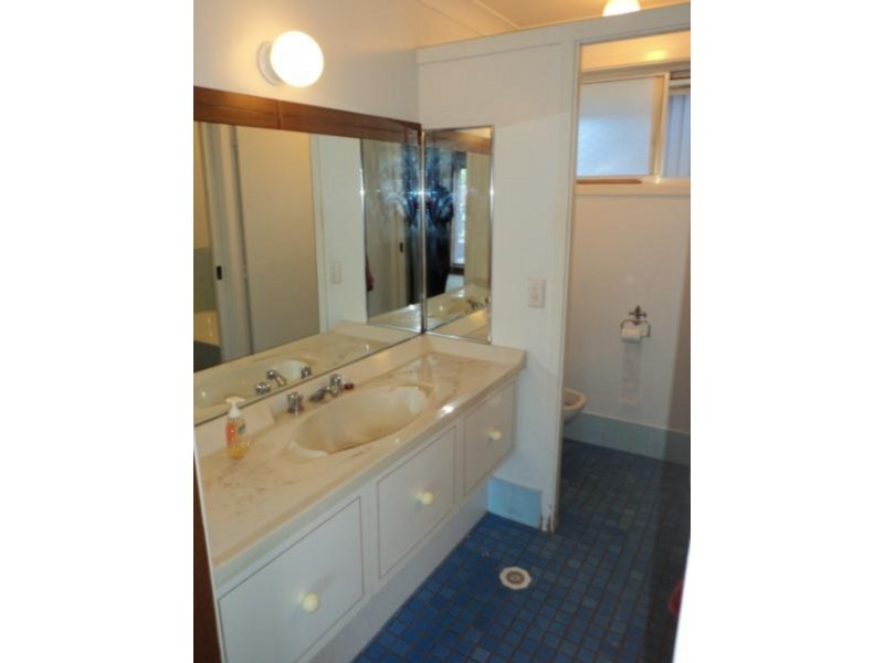 16 Trebbiano place, Eschol Park NSW 2558