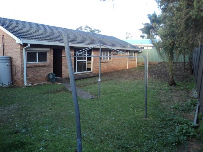 16 Trebbiano place, Eschol Park NSW 2558