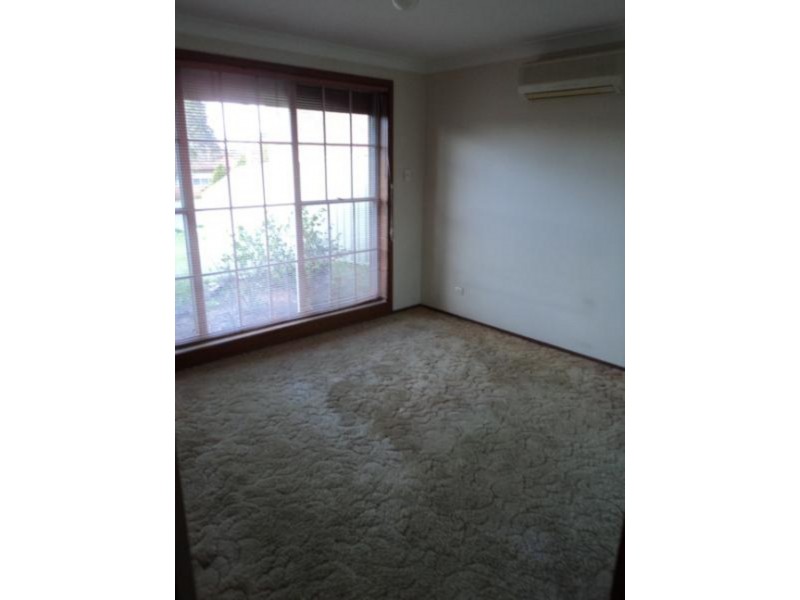 16 Trebbiano place, Eschol Park NSW 2558