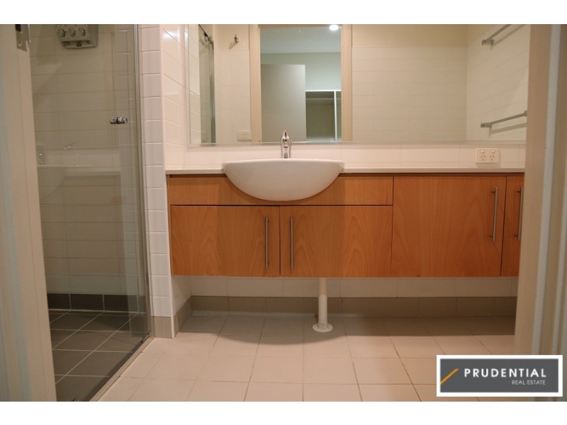 2/40 Parkside Crescent, Campbelltown NSW 2560