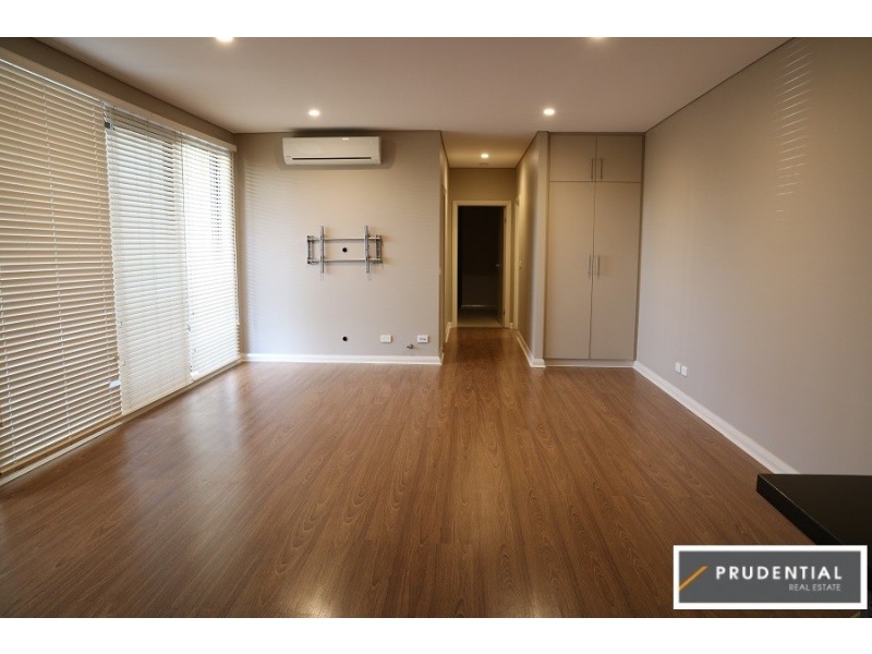 2/40 Parkside Crescent, Campbelltown NSW 2560