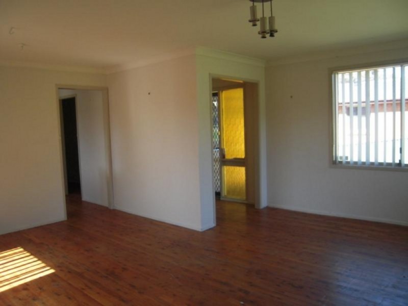 43 Lillyvicks Crescent, Ambarvale NSW 2560