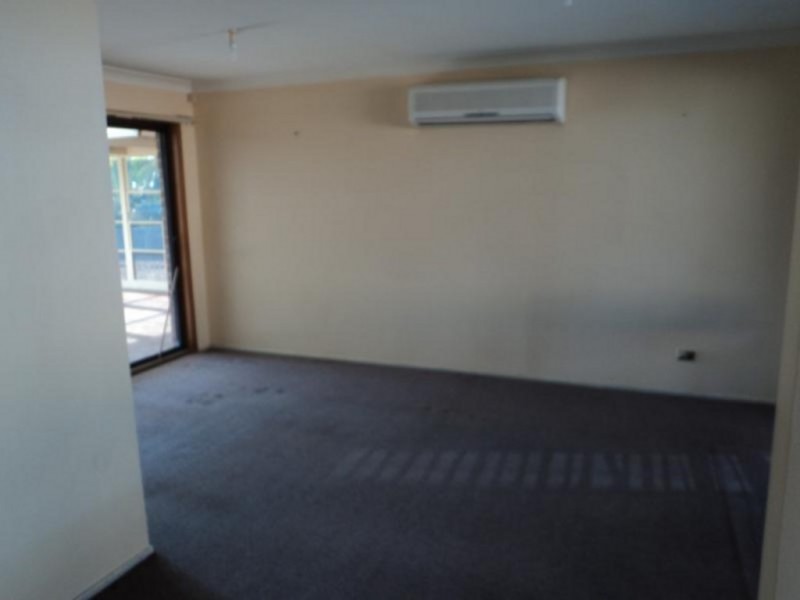 32 Parkhill Avenue, Leumeah NSW 2560