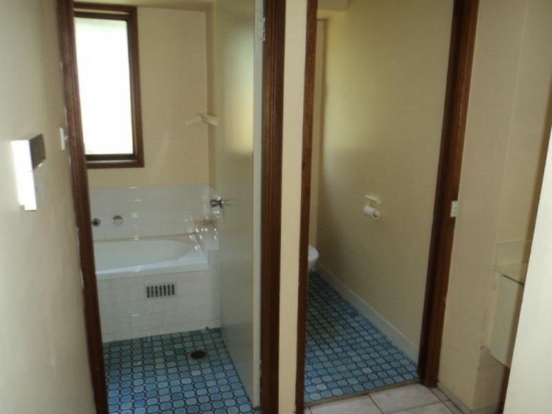 32 Parkhill Avenue, Leumeah NSW 2560