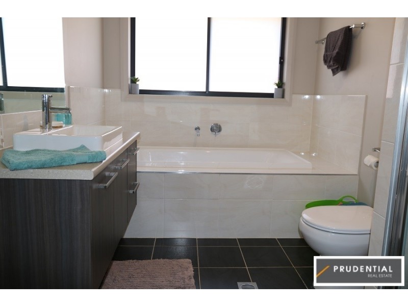 18 Kingsbury St, Airds NSW 2560