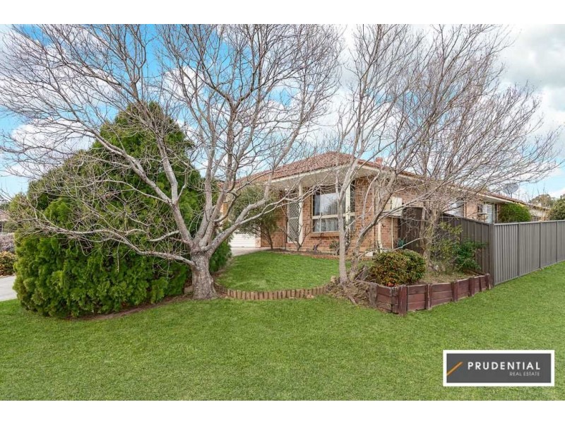 1/6 Larapinta Crescent, St Helens Park NSW 2560