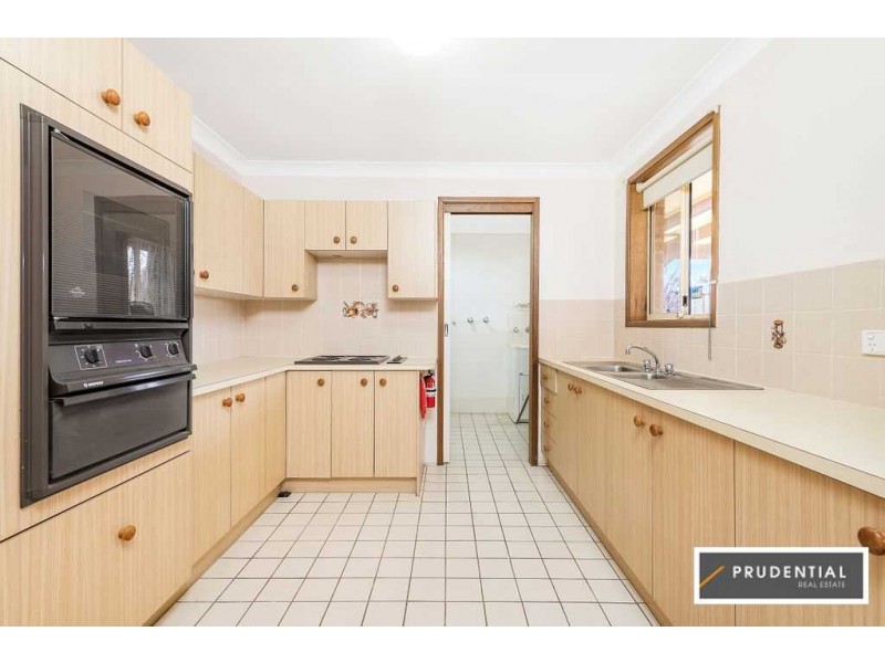 1/6 Larapinta Crescent, St Helens Park NSW 2560