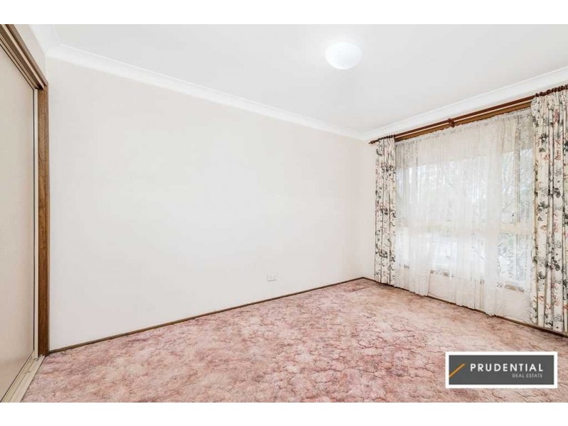 1/6 Larapinta Crescent, St Helens Park NSW 2560