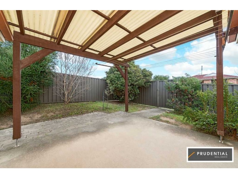 1/6 Larapinta Crescent, St Helens Park NSW 2560