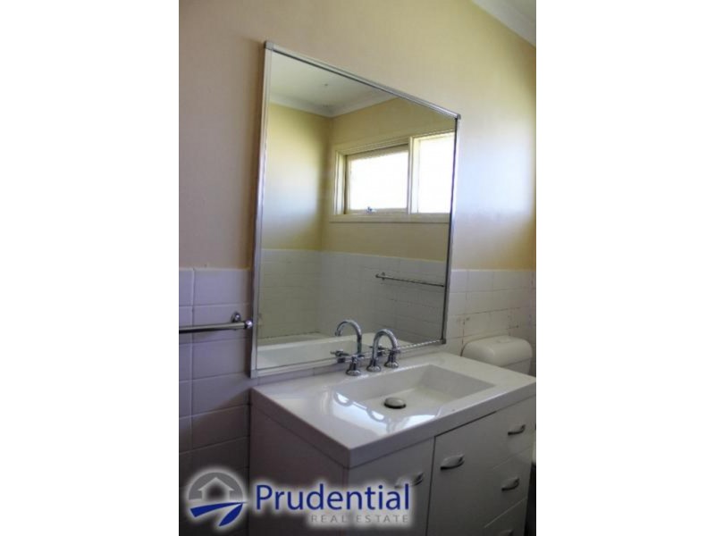 28 Macleay Street, Bradbury NSW 2560