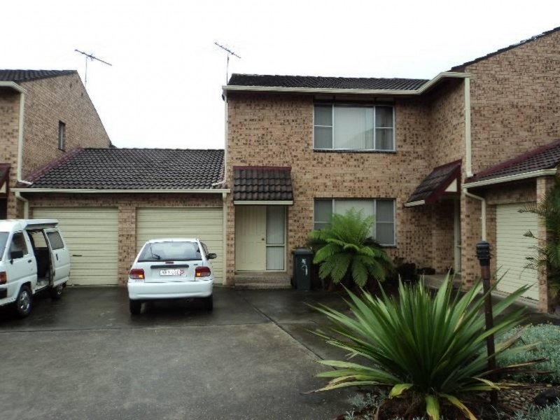 9/25 Surrey Street, Minto NSW 2566