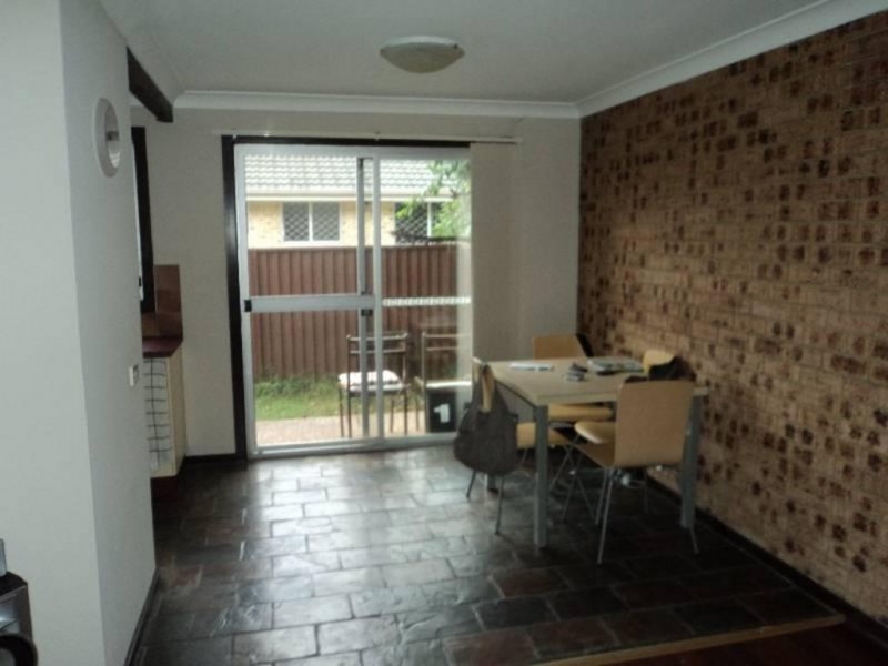 9/25 Surrey Street, Minto NSW 2566