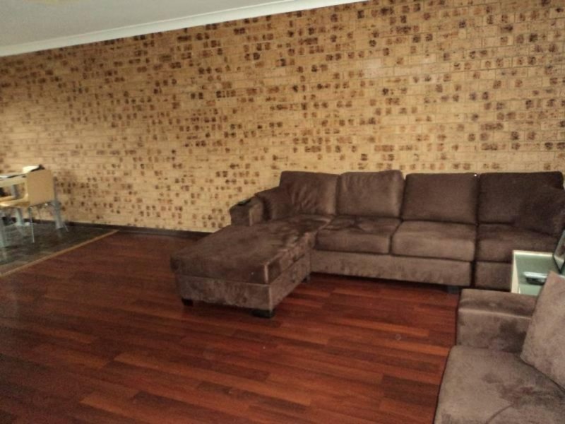 9/25 Surrey Street, Minto NSW 2566