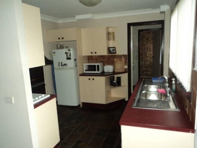 9/25 Surrey Street, Minto NSW 2566