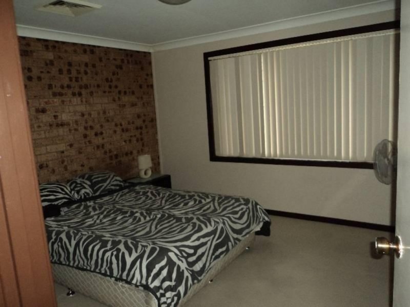 9/25 Surrey Street, Minto NSW 2566