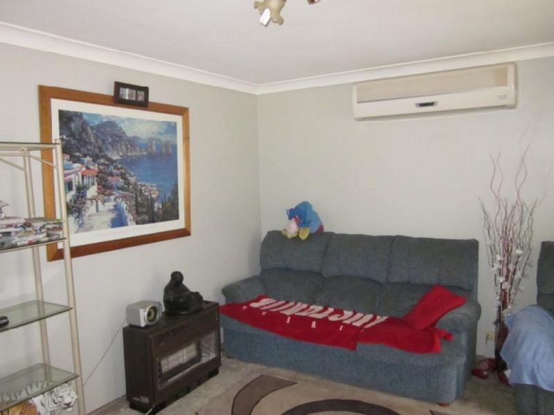 4/34 Westmoreland Road, Minto NSW 2566