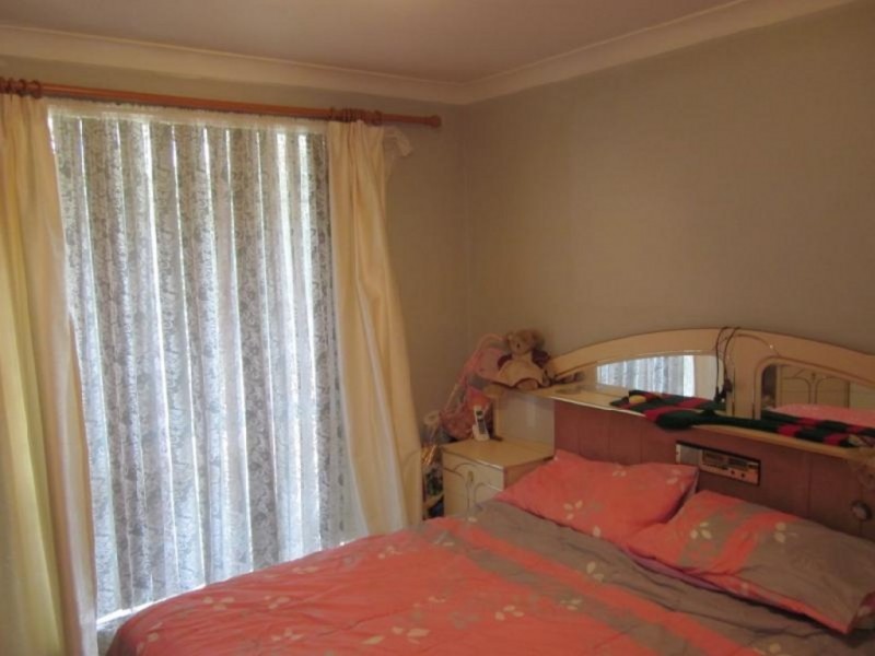 4/34 Westmoreland Road, Minto NSW 2566