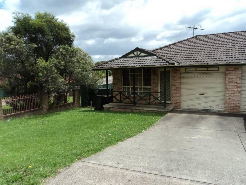 1/6 Westmoreland Rd, Minto NSW 2566