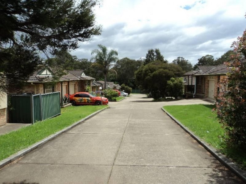 1/6 Westmoreland Rd, Minto NSW 2566