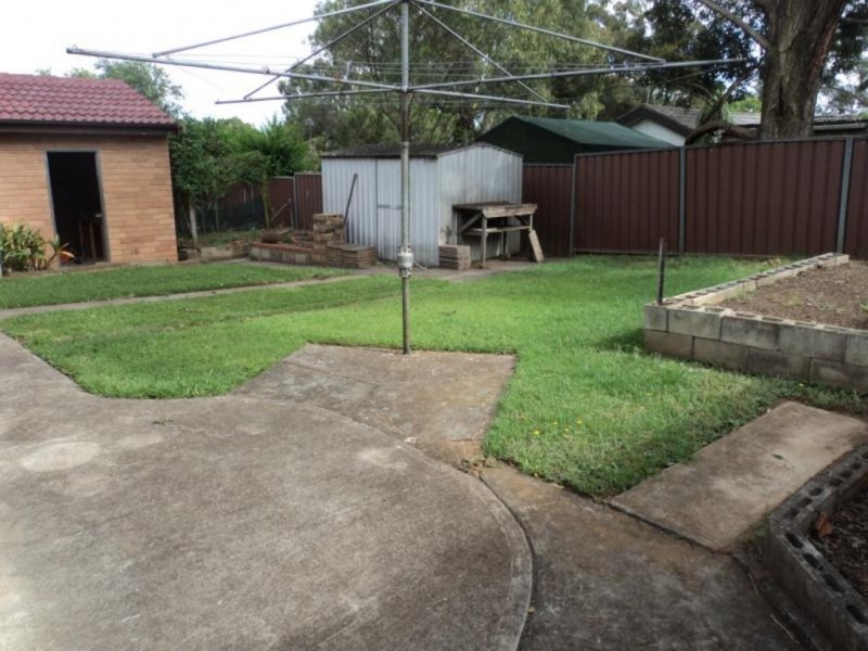 43 Tallowwood Cres, Bradbury NSW 2560