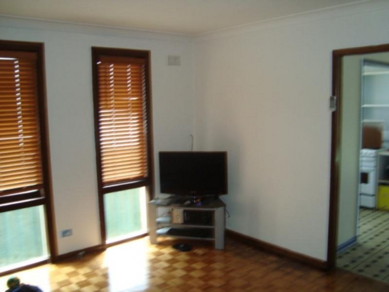 90 Carrington Circuit, Leumeah NSW 2560