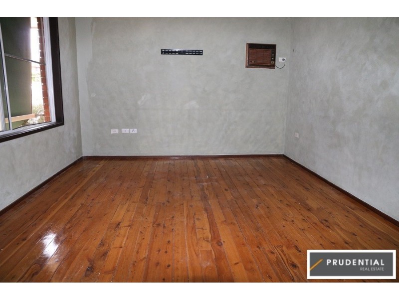 8 Agrippa St, Rosemeadow NSW 2560
