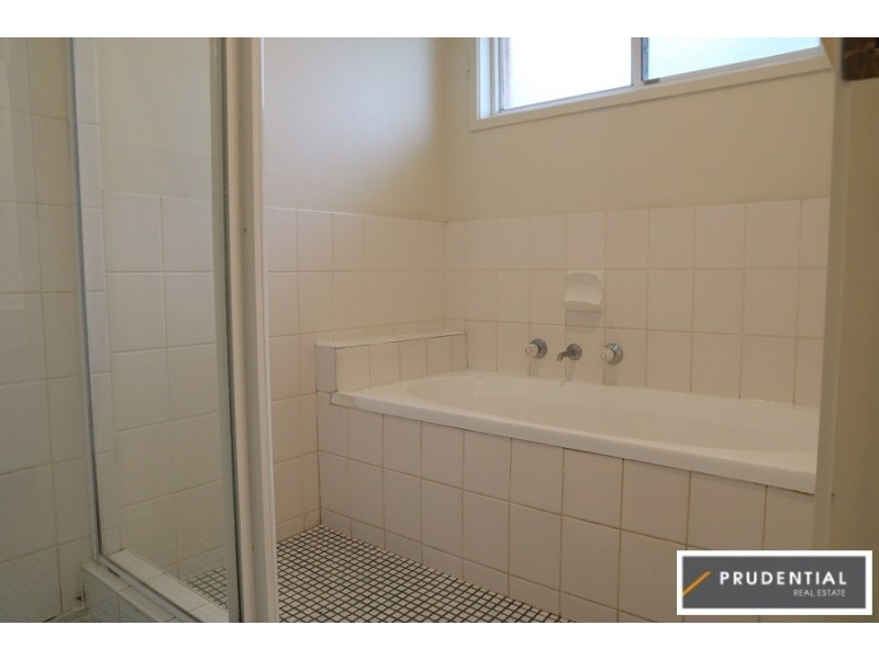 8 Agrippa St, Rosemeadow NSW 2560