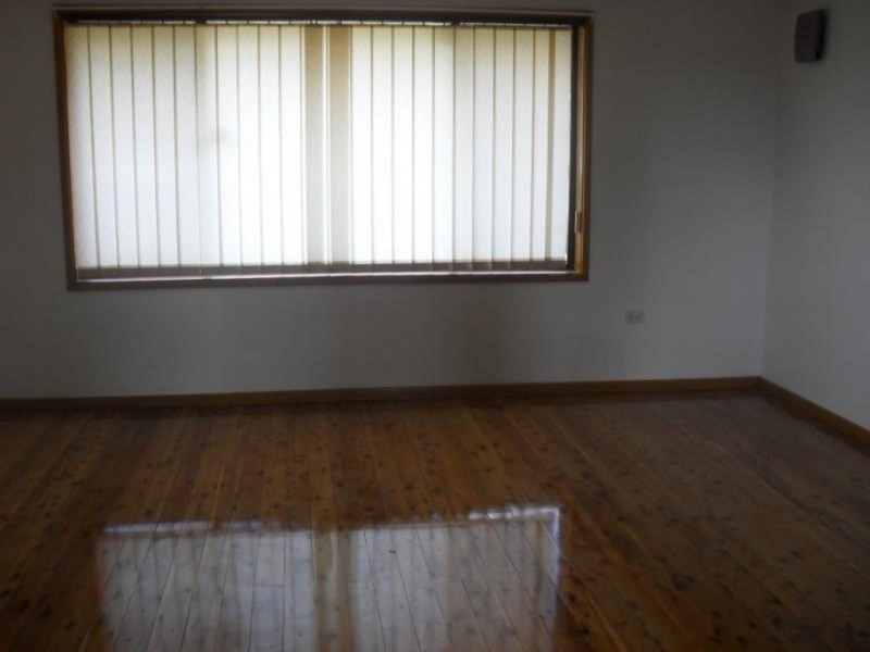 6 College Road, Campbelltown NSW 2560