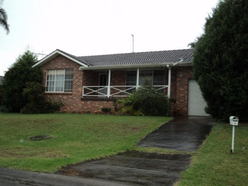 4 Curl Curl Place, Woodbine NSW 2560
