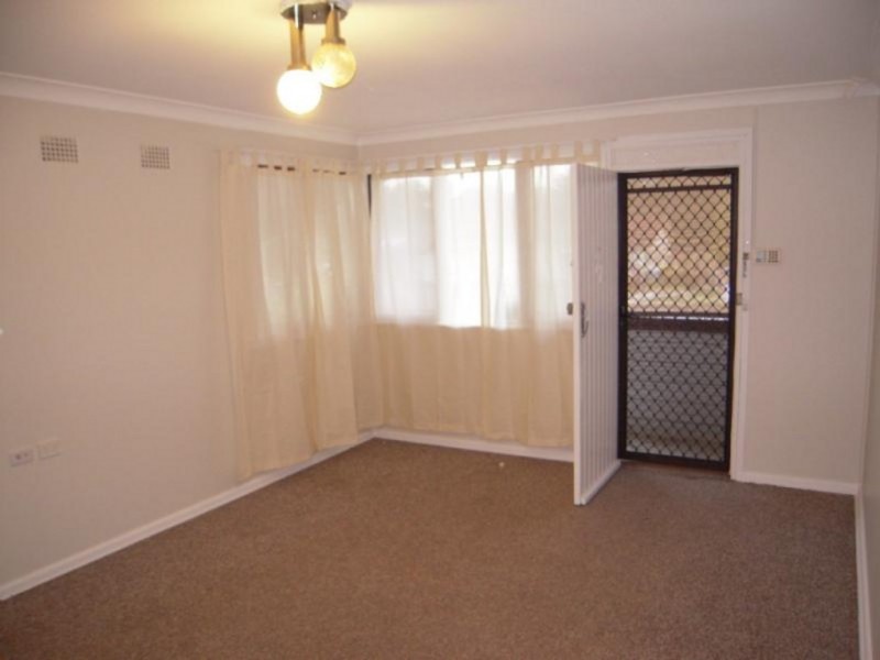 77 Carrington Circuit, Leumeah NSW 2560