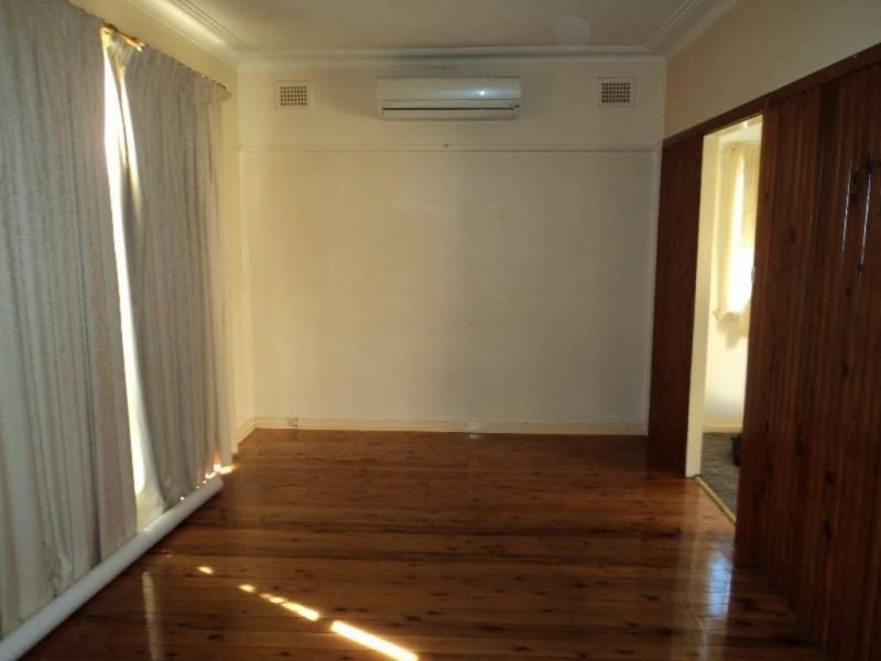 1 English Street, Glenfield NSW 2167