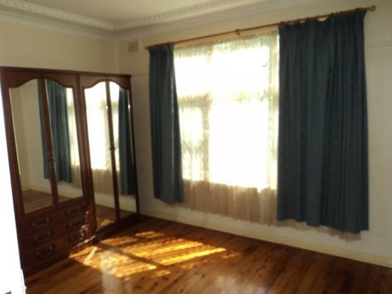 1 English Street, Glenfield NSW 2167