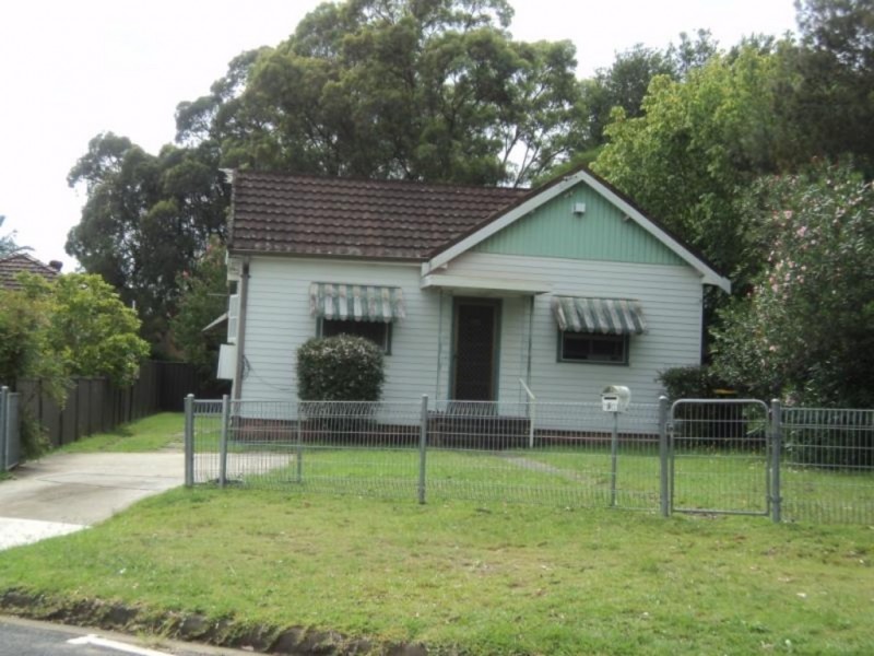 8 Kingsclare Street, Leumeah NSW 2560