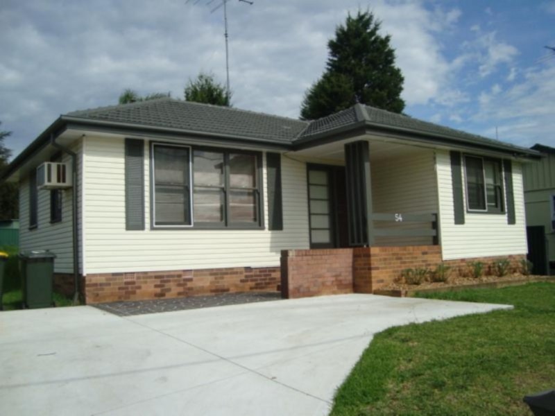 54 Lindsey Street, Campbelltown NSW 2560